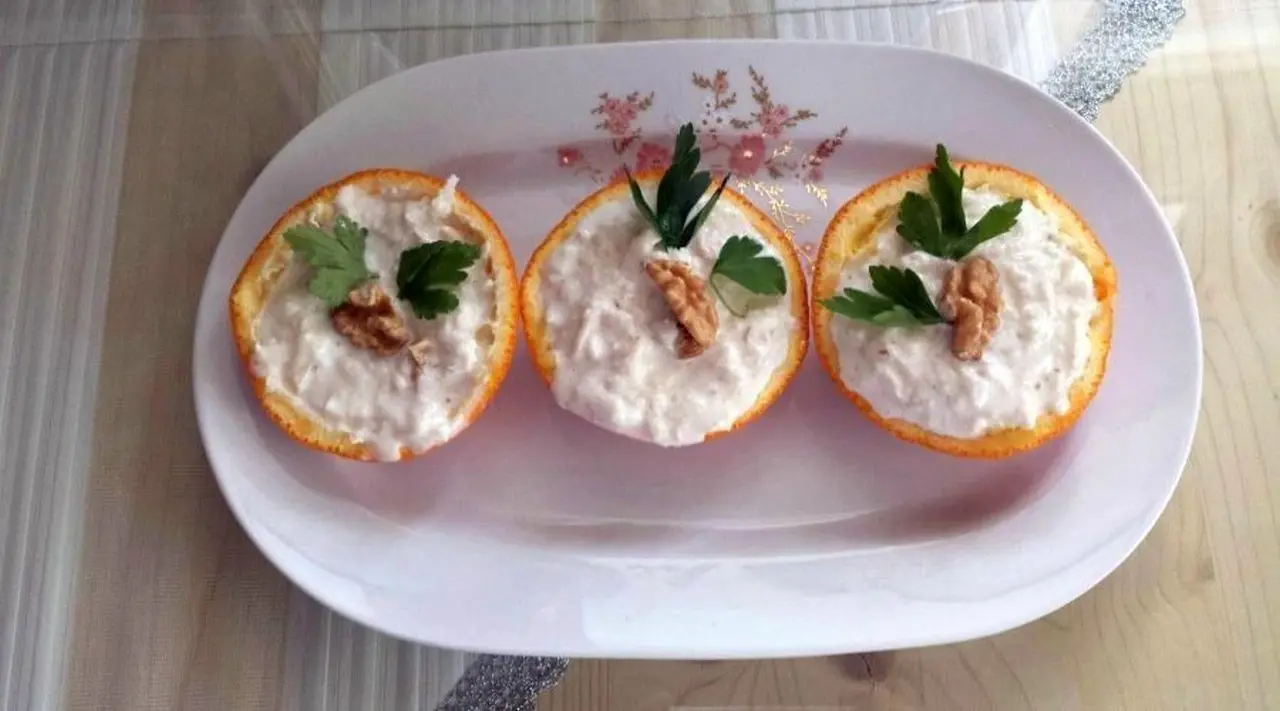 Portakal Çanağında Kereviz Salatası Tarifi